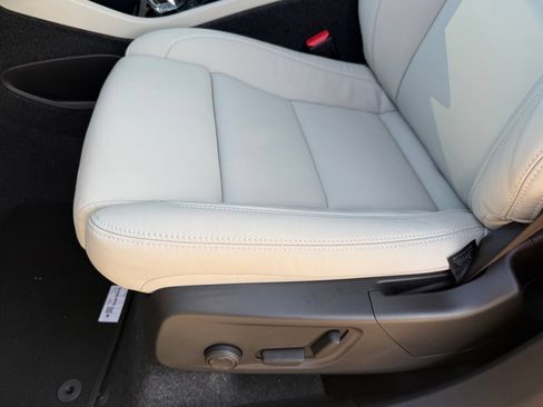 New 2026 Volvo XC40 B5 Ultra w/ Protection Package Premier AWD/4WD image 18