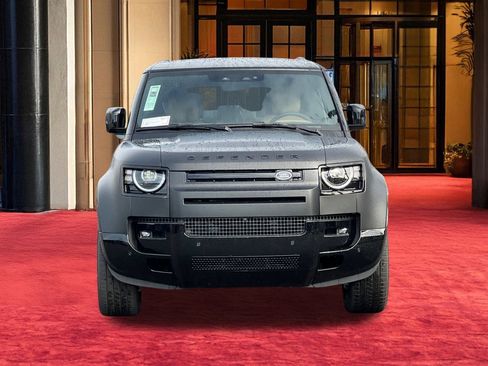 New 2026 Land Rover Defender 130 X-Dynamic SE image 7