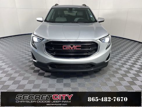 Used 2018 GMC Terrain SLE w/ Driver Convenience Package image 2