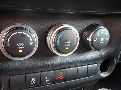 Used 2015 Jeep Wrangler Sport AWD/4WD image 26