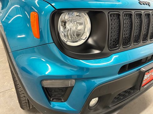 Used 2022 Jeep Renegade Altitude AWD/4WD image 4