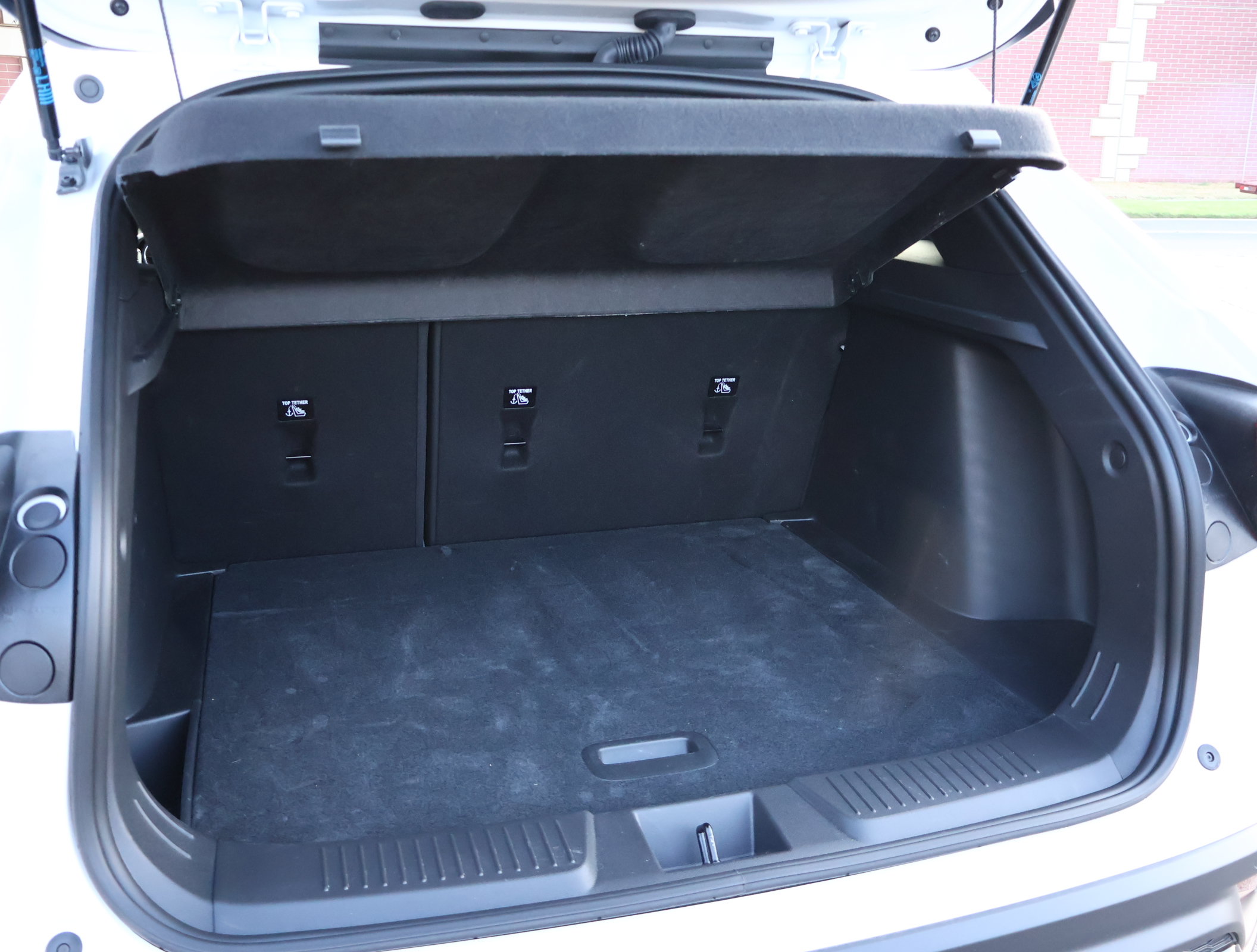 Used 2025 Chevrolet Trax RS w/ Sunroof Package FWD image 23