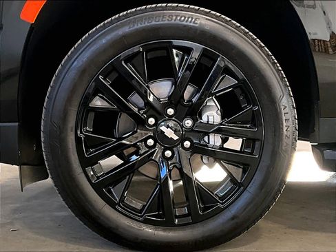 Used 2024 Chevrolet Suburban RST w/ Luxury Package image 7