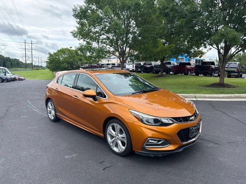 Used 2017 Chevrolet Cruze Premier FWD image 3