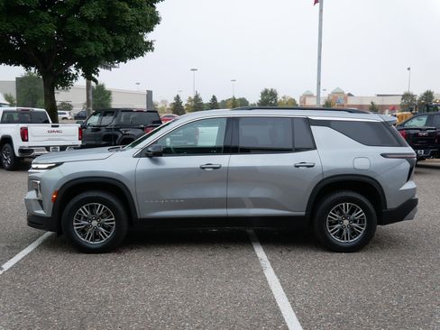 Used 2024 Chevrolet Traverse LT image 6