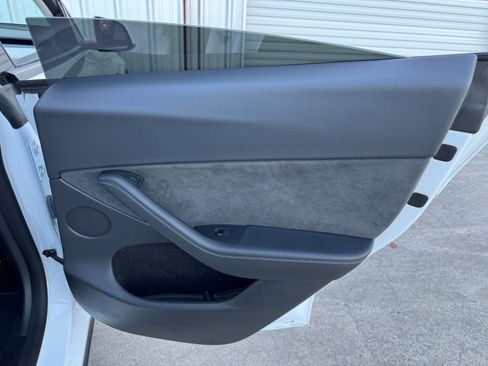 Used 2023 Tesla Model Y Performance image 46
