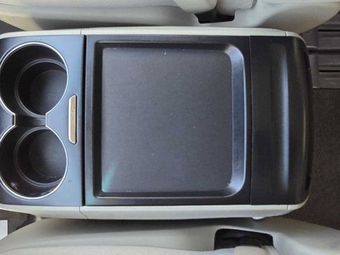 Used 2011 Toyota Sienna LE image 25