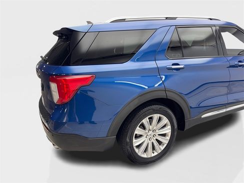 Used 2021 Ford Explorer King Ranch w/ Premium Technology Package image 18