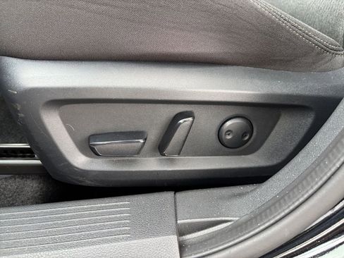 Used 2025 Nissan Rogue SV FWD image 22