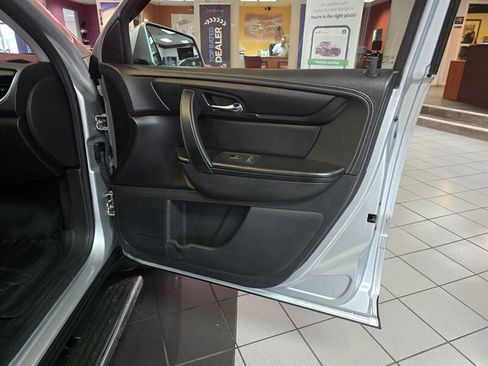 Used 2015 Chevrolet Traverse LT w/ Style and Technology Package FWD image 14
