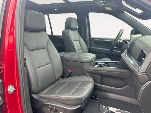 Used 2025 Chevrolet Suburban RST w/ Comfort Package AWD/4WD image 10
