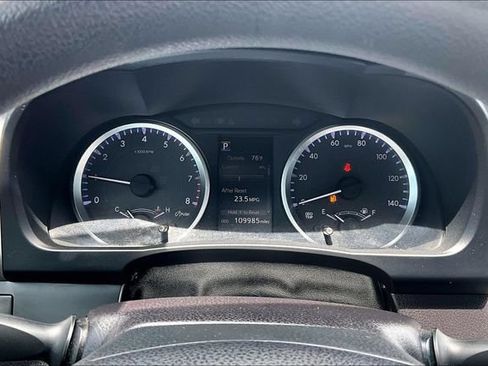 Used 2018 Toyota Highlander LE FWD image 12
