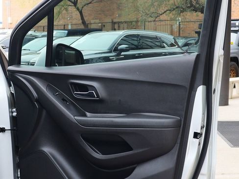 Used 2020 Chevrolet Trax LT w/ LT Convenience Package image 33