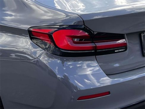 Used 2022 BMW 530e w/ Premium Package image 8