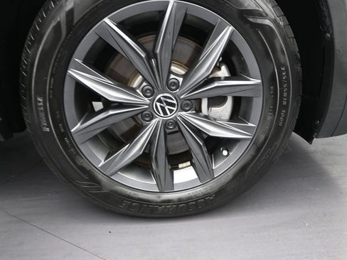 Used 2023 Volkswagen Tiguan SE FWD image 15