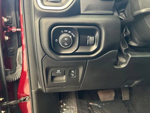 Used 2025 RAM 1500 Big Horn AWD/4WD image 40