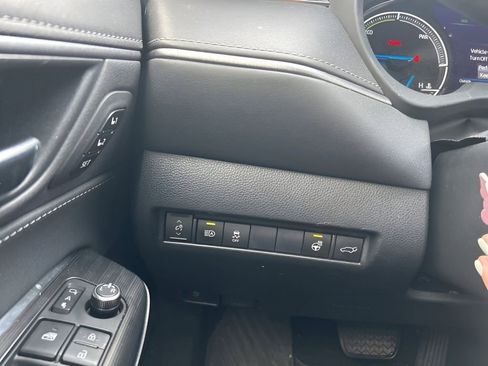 Used 2021 Toyota Venza XLE w/ Softex Package image 23