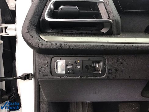 Used 2025 Chevrolet Traverse LT image 41