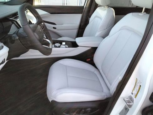 Used 2026 Jeep Cherokee Limited AWD/4WD image 9