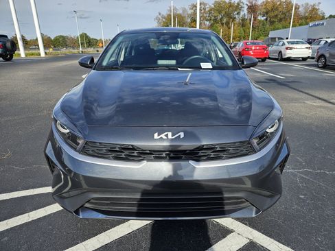 Used 2023 Kia Forte LXS image 2