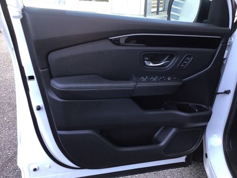 Used 2024 Honda Pilot Touring image 14