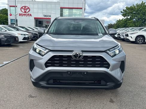 Used 2025 Toyota RAV4 XLE AWD/4WD image 2