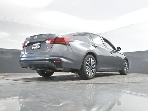 Used 2025 Nissan Altima 2.5 SV FWD image 43
