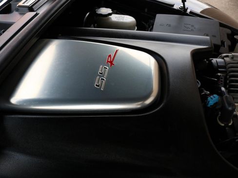 Used 2004 Chevrolet SSR w/ Preferred Equipment Group image 48