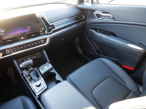 Certified 2024 Kia Sportage EX image 11