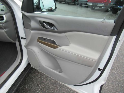 Used 2018 GMC Acadia SLE FWD image 22