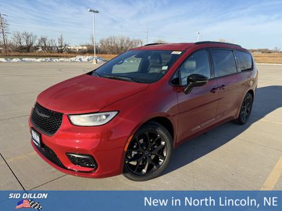 New 2026 Chrysler Pacifica Select