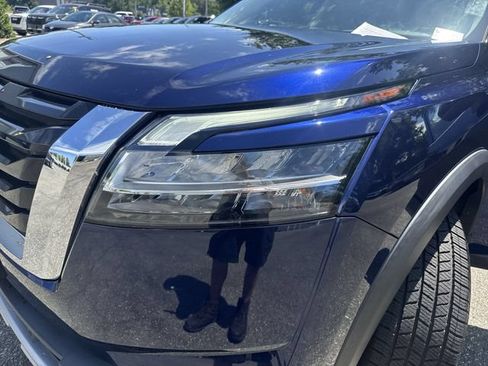 Used 2023 Nissan Pathfinder SL FWD image 32