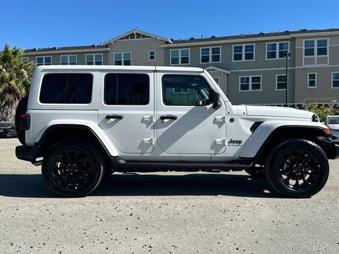 Used 2025 Jeep Wrangler Unlimited Sahara AWD/4WD image 3
