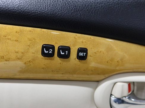 Used 2004 Lexus SC 430 Convertible RWD image 27