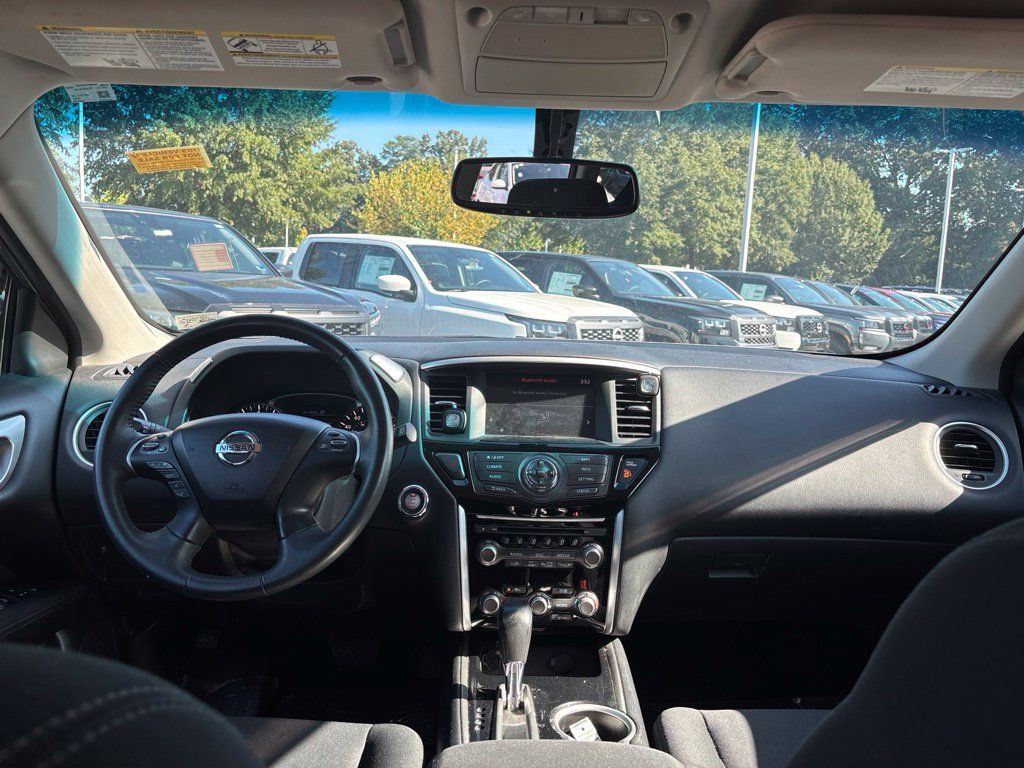 Used 2017 Nissan Pathfinder SV AWD/4WD image 9