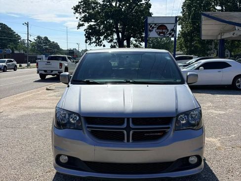 Used 2018 Dodge Grand Caravan GT FWD image 2