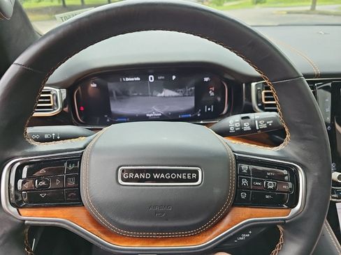 Used 2022 Jeep Grand Wagoneer Series III AWD/4WD image 22