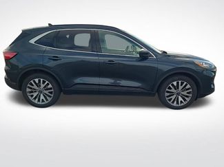 Used 2022 Ford Escape Titanium w/ Class II Trailer Tow Package AWD/4WD video 2