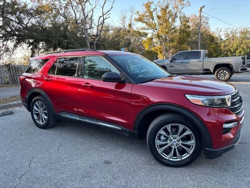 Used 2022 Ford Explorer XLT w/ Equipment Group 202A RWD image 6