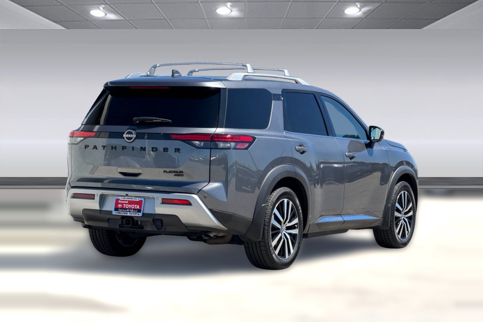 Used 2024 Nissan Pathfinder Platinum w/ Cargo Package AWD/4WD image 9