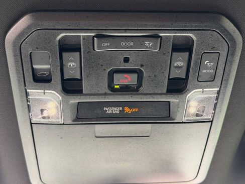 Used 2025 Toyota Sequoia Platinum image 29