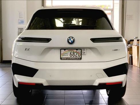 Certified 2024 BMW iX xDrive50 w/ Premium Package AWD/4WD image 4