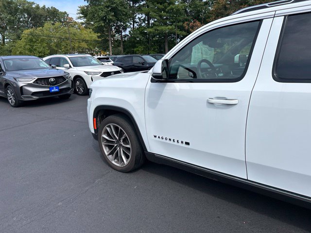 Used 2022 Jeep Wagoneer Series III w/ Premium Group I AWD/4WD image 5