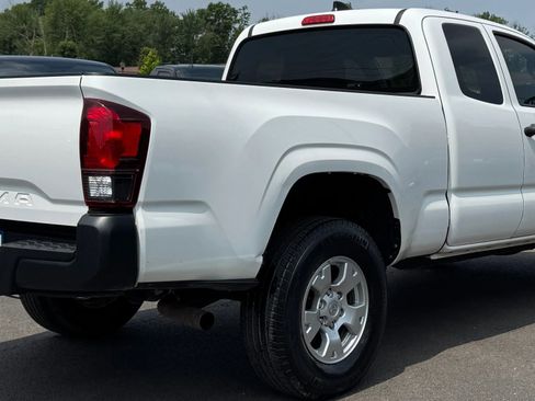 Used 2022 Toyota Tacoma SR RWD image 5