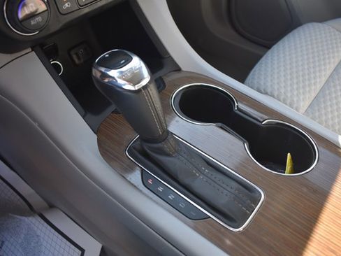 Used 2019 GMC Acadia SLE image 27