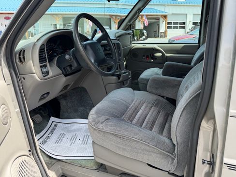 Used 2003 Chevrolet Astro RWD image 36