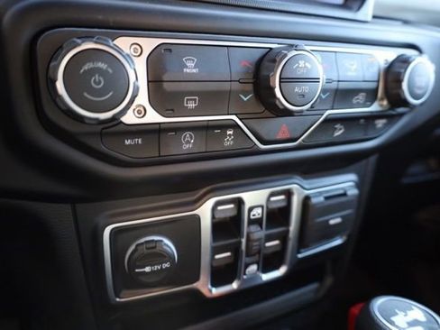 Used 2021 Jeep Wrangler Unlimited Sahara image 22