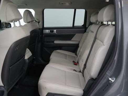 Used 2025 Hyundai Santa Fe SEL image 15