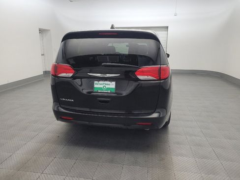 Used 2024 Chrysler Voyager LX FWD image 7