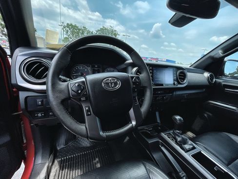 Used 2021 Toyota Tacoma TRD Off-Road w/ TRD Premium Off Road Package AWD/4WD image 10